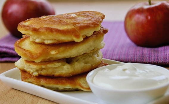 Sour milk pancakes with apples
