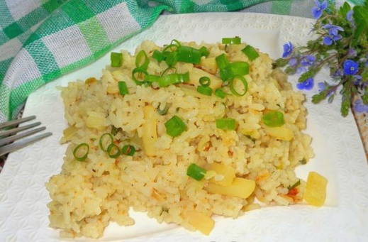 Pilaf with squid in a slow cooker