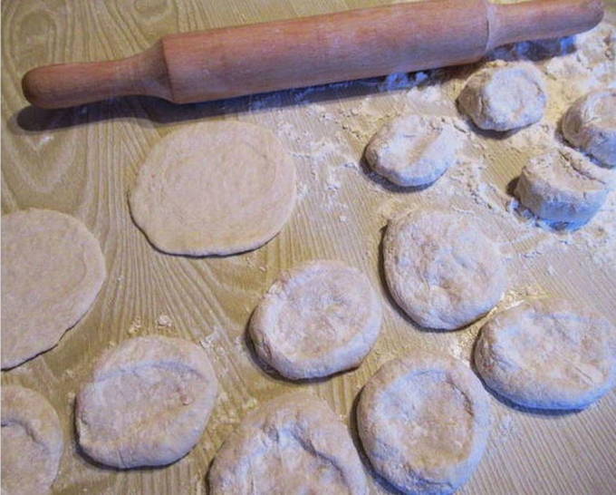 Yeast dough for manti