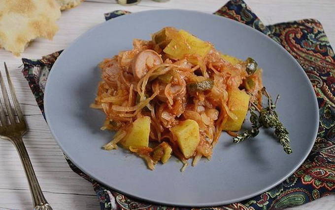Cabbage solyanka with sausages and potatoes