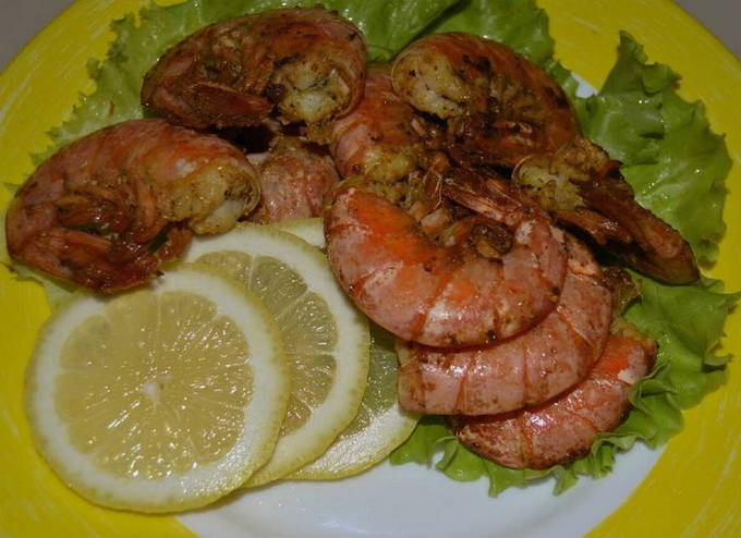 Langoustines in lemon marinade on the grill