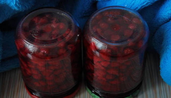 Raspberries in their own juice with sugar for the winter