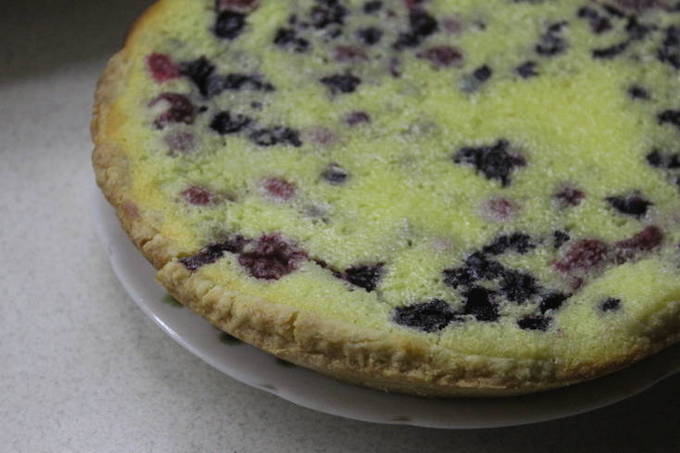 Open pie with blueberries and sour cream filling