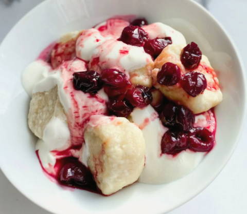 Dumplings with cottage cheese and cherries
