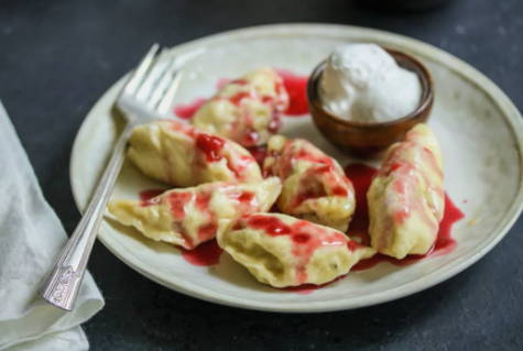 Dumplings with frozen pitted cherries