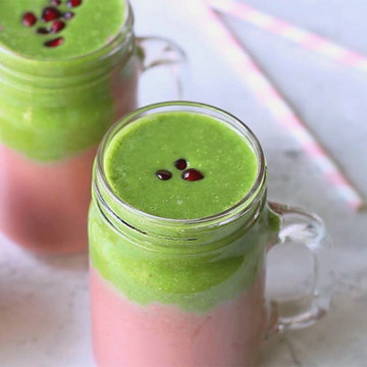 Strawberry spinach smoothie