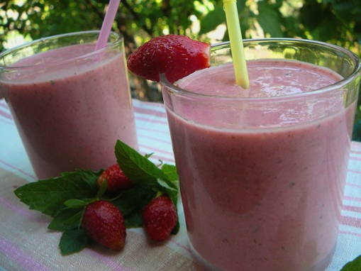 Strawberry yogurt smoothie