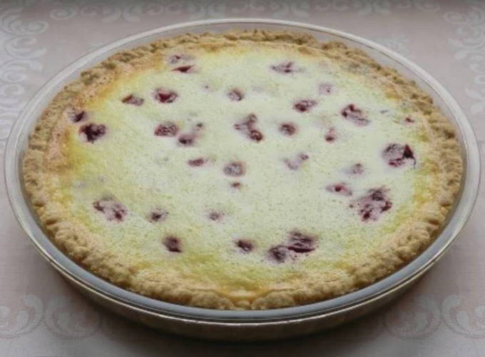 Pie with black currant and sour cream filling