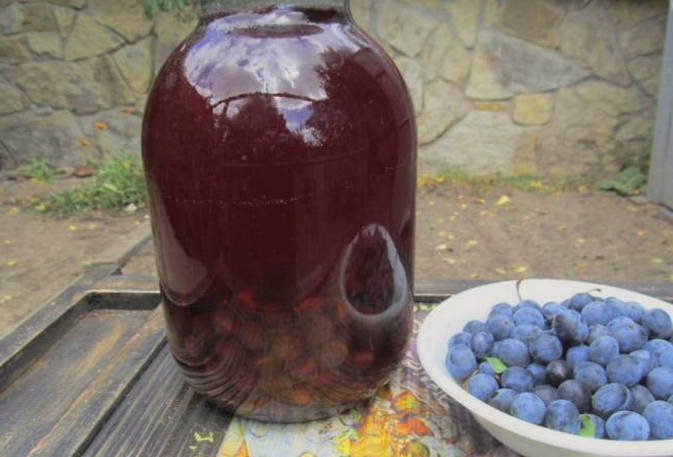 Blueberry compote without sterilization in 3-liter jars for the winter
