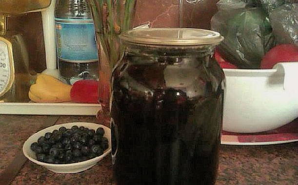 Blueberry compote in a 3-liter jar for the winter