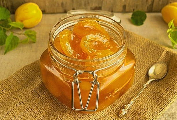 Pitted Apricot Jam with Gelatin