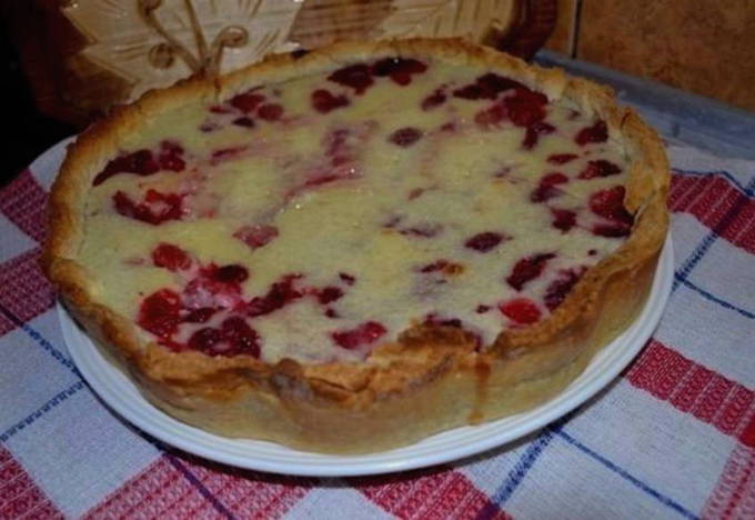 Tsvetaevsky pie with lingonberries