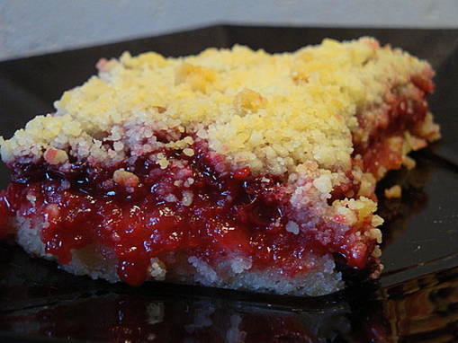 Grated lingonberry pie
