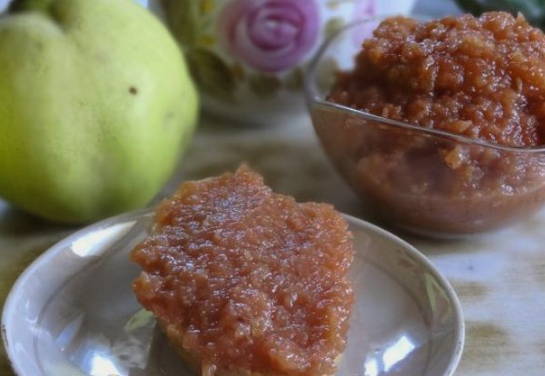 The most delicious quince jam through a meat grinder
