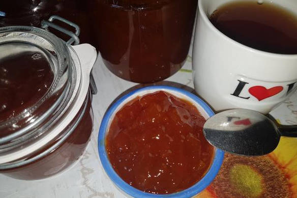 Cherry plum jelly with gelatin for the winter