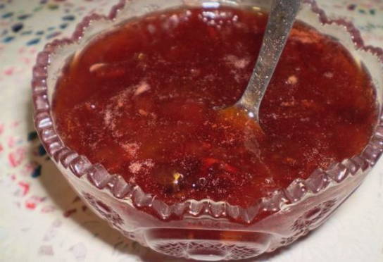 Cherry plum jam with gelatin