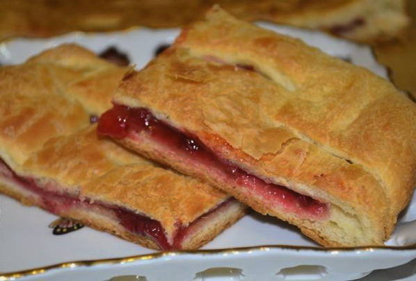 Lingonberry Puff Pastry Pie