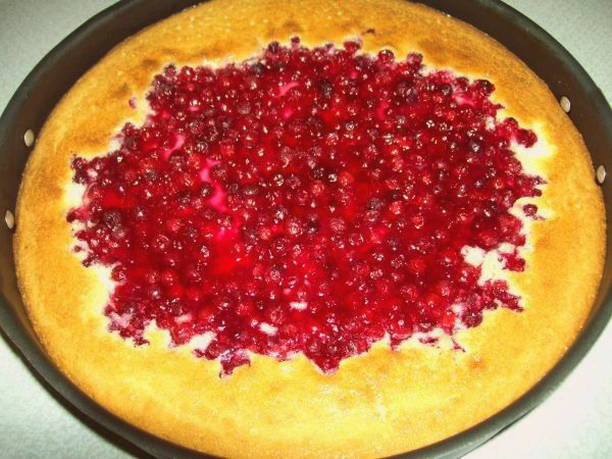 Unleavened lingonberry pie