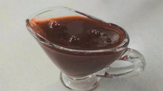 Classic lingonberry sauce for meat