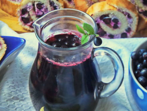Blueberry compote in a 3-liter jar without sterilization for the winter