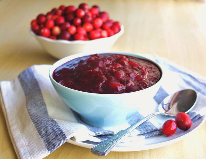 Sauce aux airelles sans vin pour l'hiver