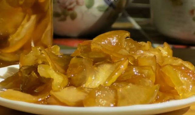 Amber apple jam white filling in slices for the winter