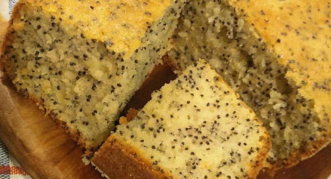 Easter cake with poppy seeds in a slow cooker