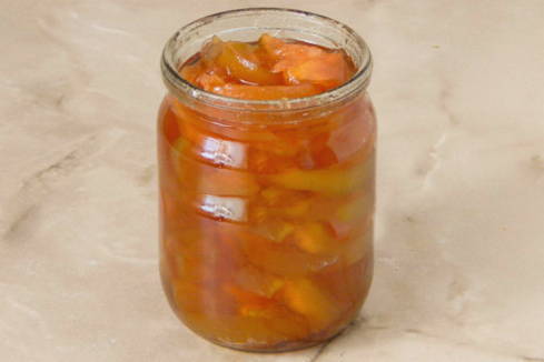 Apple jam with slices in syrup for the winter