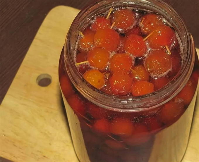 Ranetki jam for a 2-liter jar for the winter