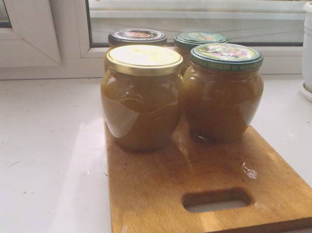 Jam from ranetki with gelatin for the winter