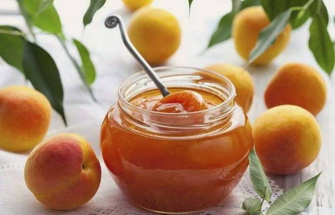 Apricot jam with orange without cooking