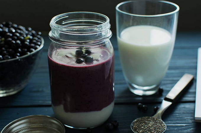 Smoothie au lait aux bleuets