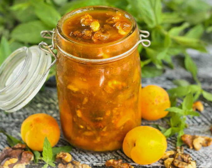 Jam from apricots with walnuts