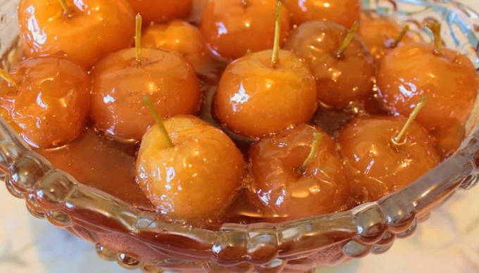 Ranetki in sugar syrup for the winter
