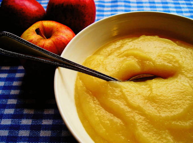 Applesauce with peel for the winter