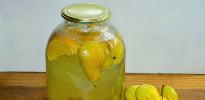 Pear and orange compote in a 3-liter jar for the winter