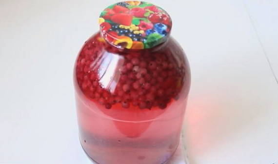 Red currant compote with lemon in a 3-liter jar for the winter
