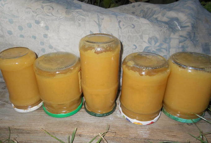 Applesauce with citric acid for the winter