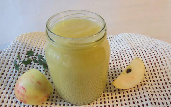 Applesauce in a slow cooker for the winter