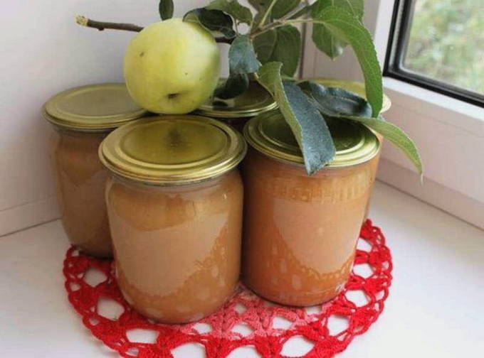 Applesauce without sterilization for the winter