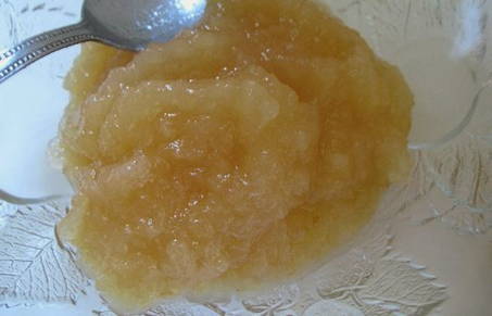 Applesauce with sugar for the winter