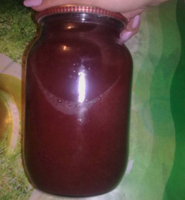 Cherry juice with pulp for the winter at home