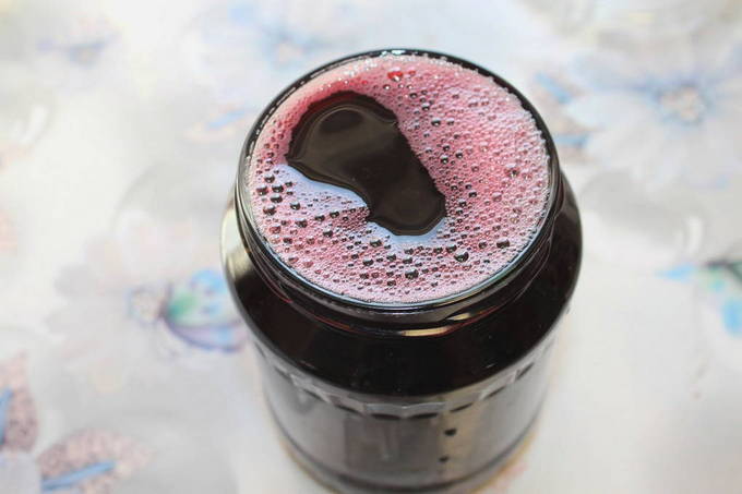 Cherry juice in a juicer for the winter