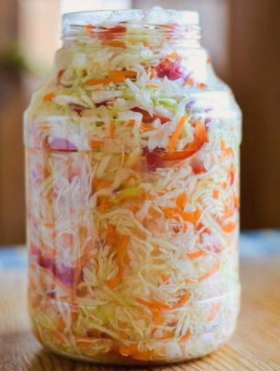 Pickled cabbage with bell pepper and vinegar