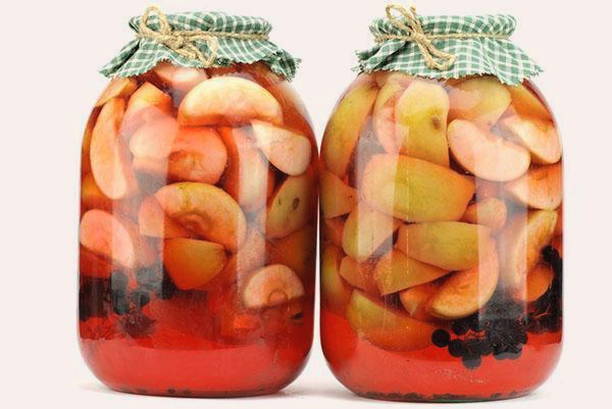 Apple and chokeberry compote in a 2-liter jar for the winter