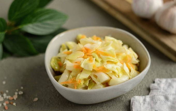 Pickled cabbage with carrots without instant vinegar