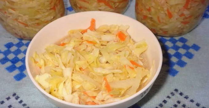 Cabbage marinated with carrots and instant butter