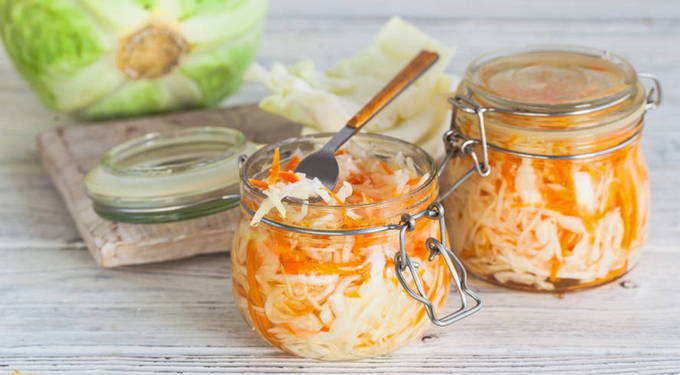 Pickled cabbage with carrots in an instant can