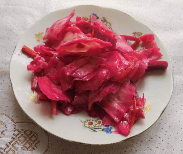 Fast Korean cabbage with carrots and beets at home