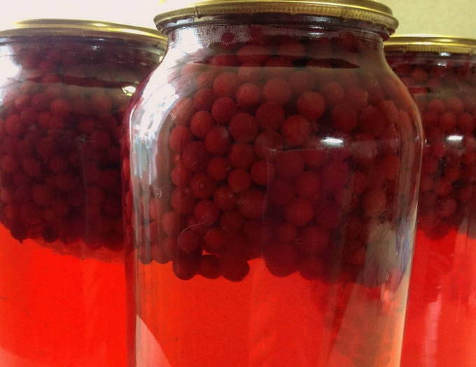 Lingonberry compote without sterilization in a liter jar for the winter